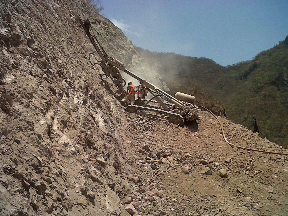 Perforación y voladuras en bordos